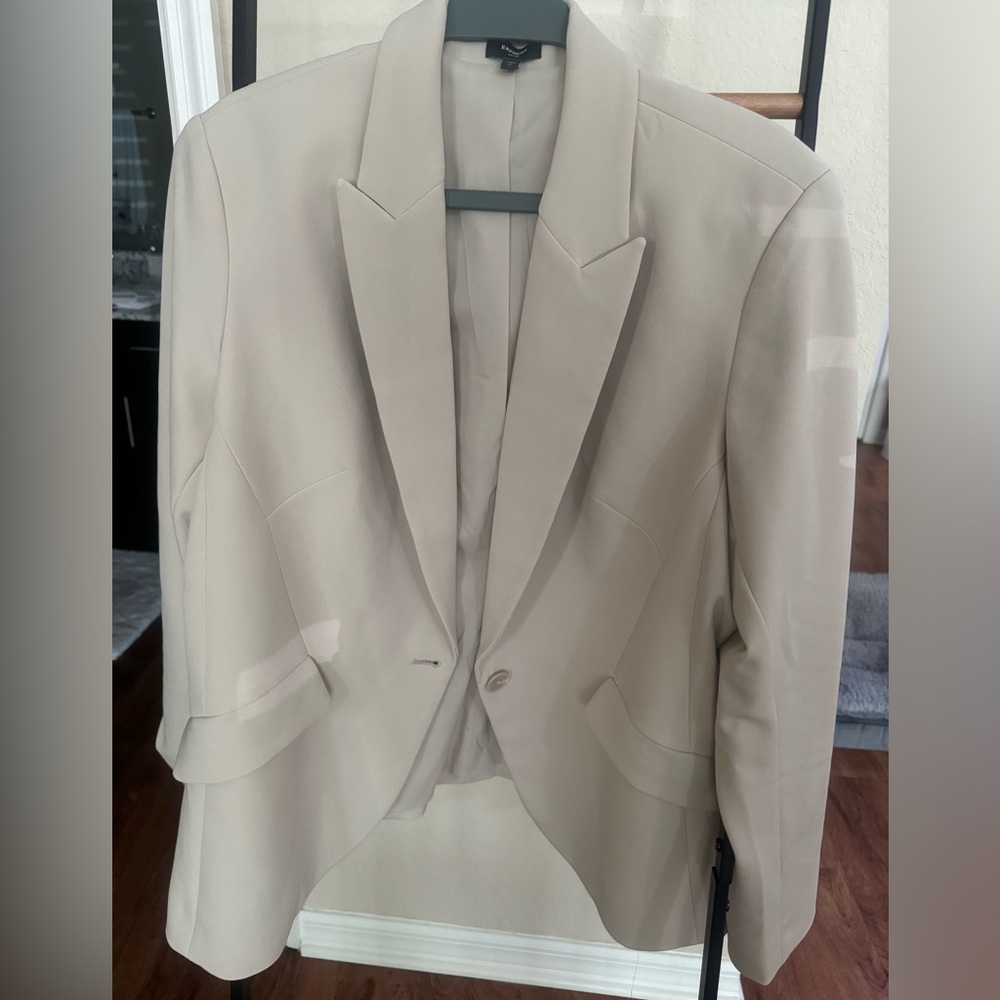Express Editor style khaki/tan color XL. Brand new without tags